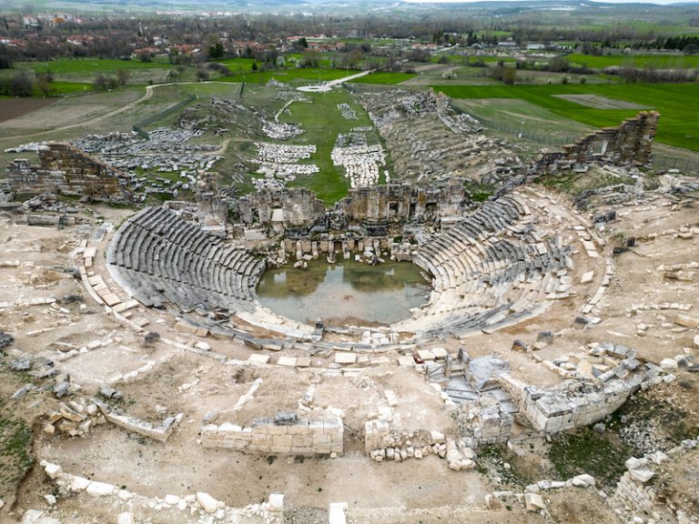 Aizanoi Bitişik Stadyum ve Tiyatro Kompleksi
